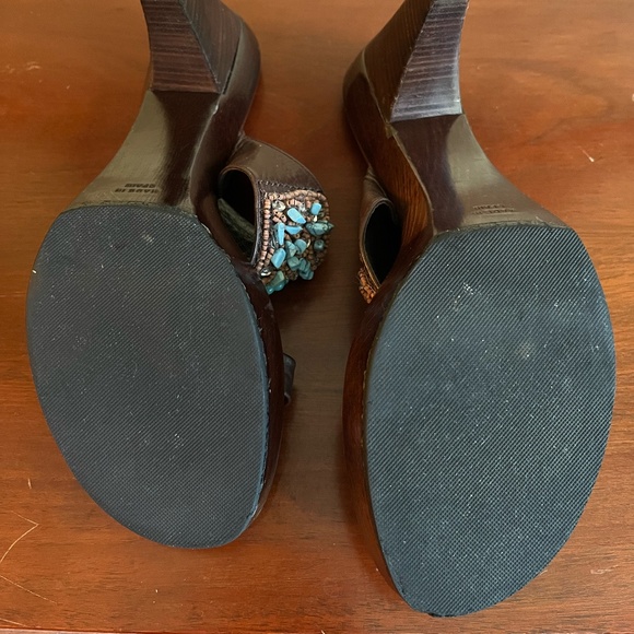 Stuart Weitzman Wooden and Leather Turquoise Beaded Sandals Size 8 1/2 M - Picture 4 of 10